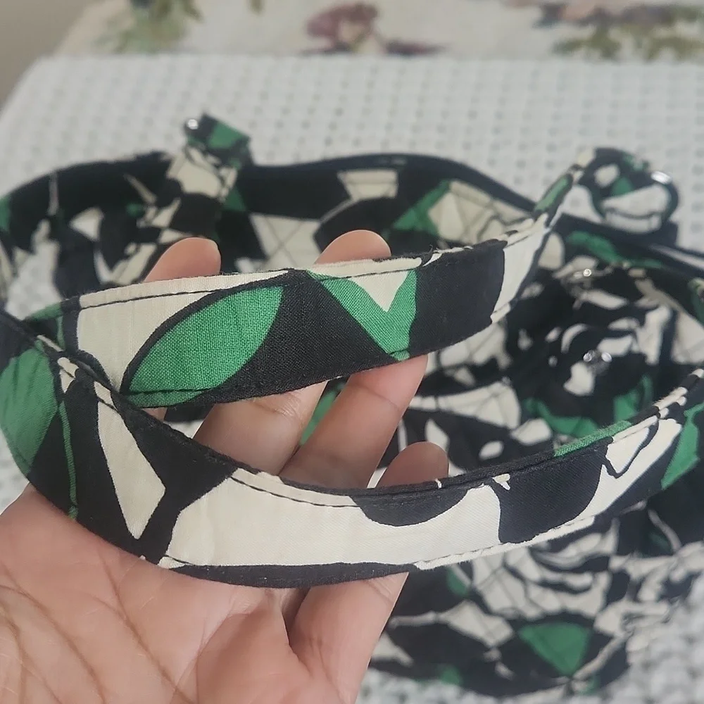 Vera Bradley black, white and greenfloral multicolor shoulder bag zipper closure